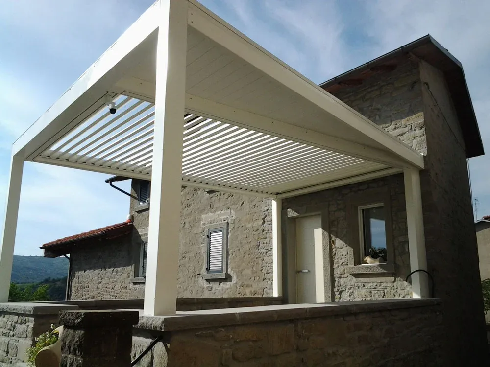 pergola-bioclimatica-addossata-su-misura