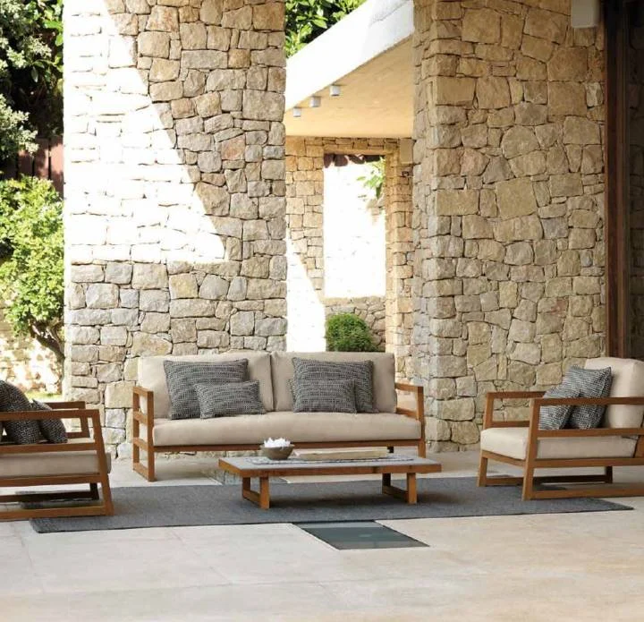 Pergola bioclimatica su un terrazzo